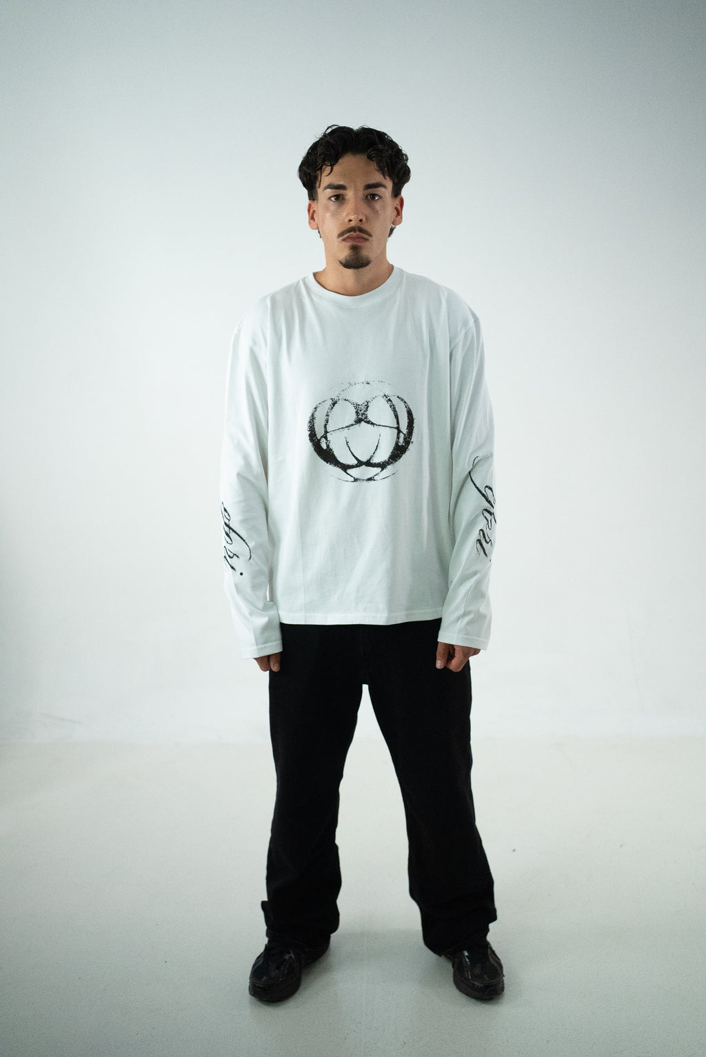 T-SHIRT LONG SLEEVE OVER WHITE