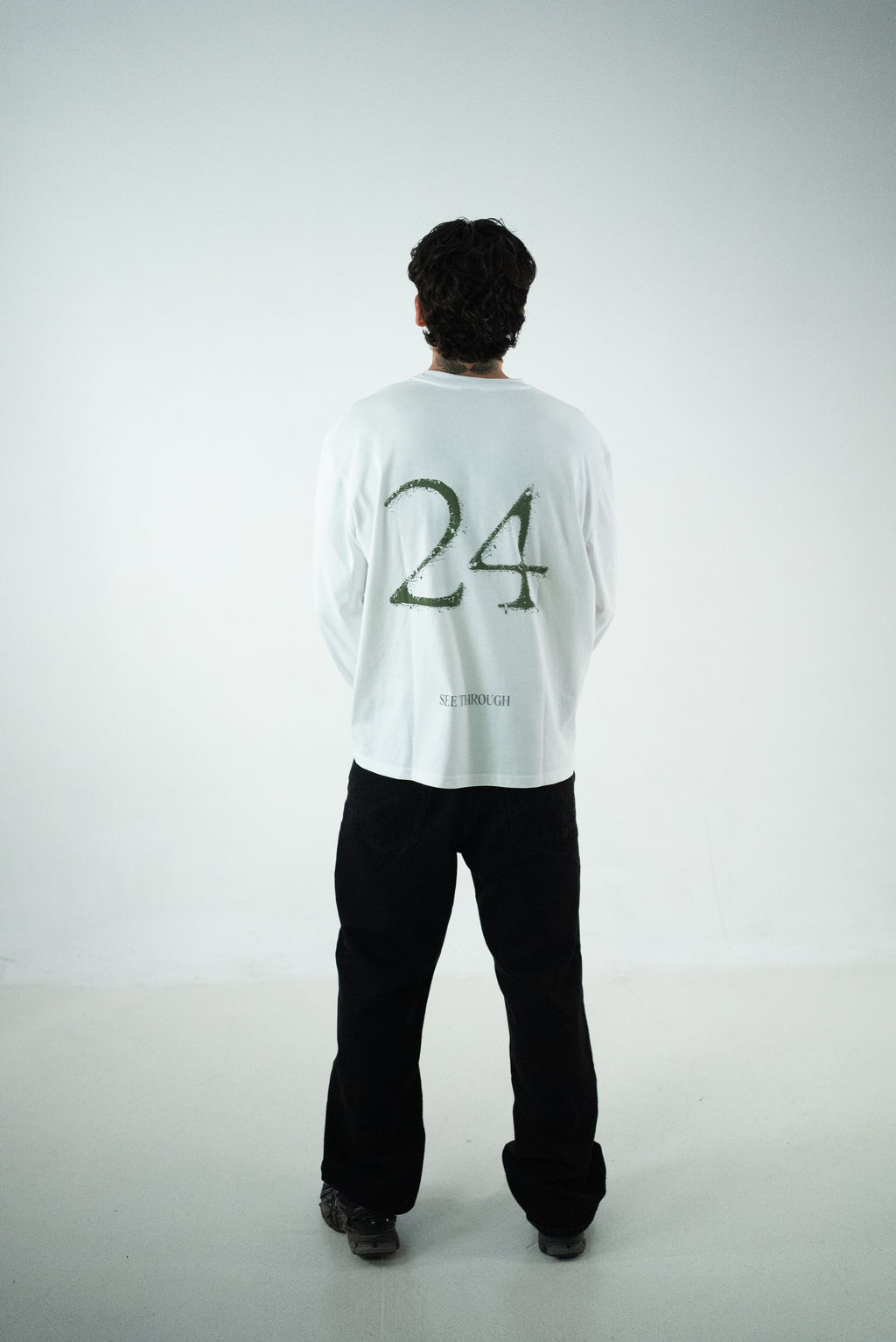 T-SHIRT LONG SLEEVE OVER WHITE