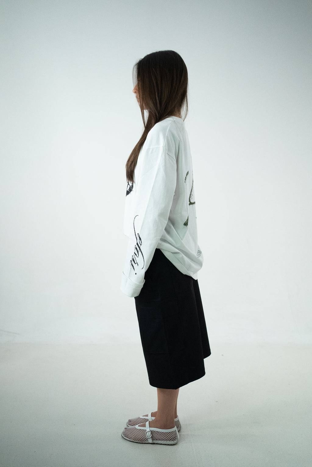T-SHIRT LONG SLEEVE OVER WHITE