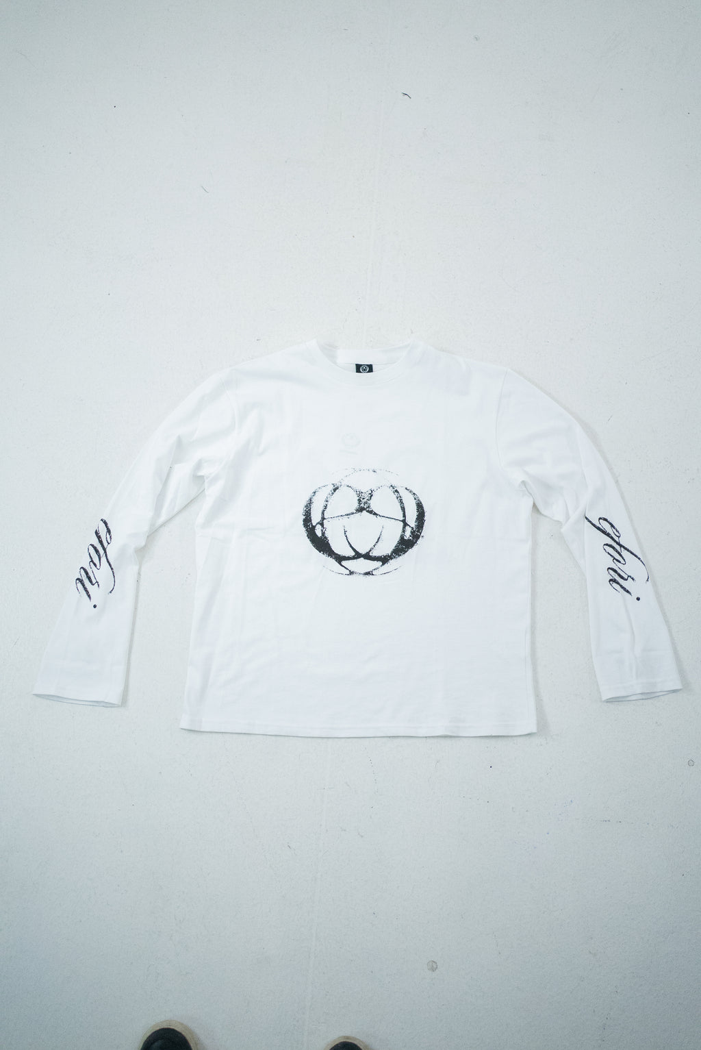 T-SHIRT LONG SLEEVE OVER WHITE
